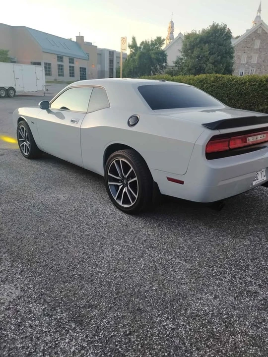 2009 Dodge Challenger 3rd Gen - Image 6 of 17