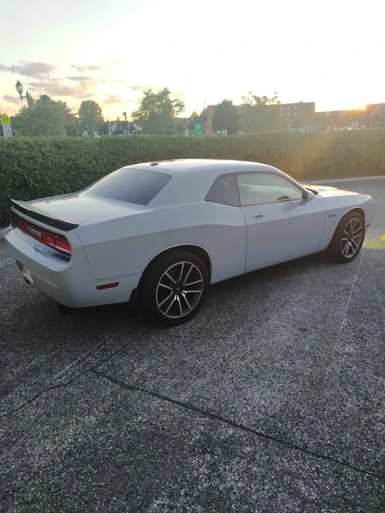 2009 Dodge Challenger 3rd Gen - Image 5 of 12