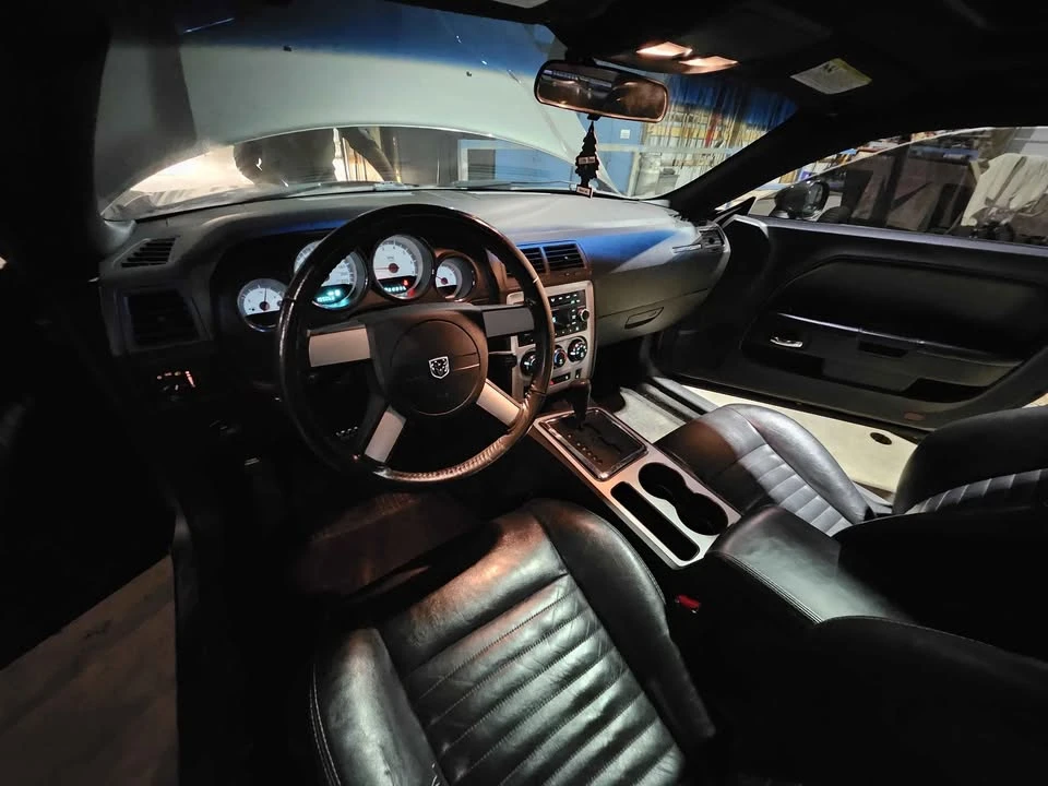 2009 Dodge Challenger 3rd Gen - Image 10 of 15