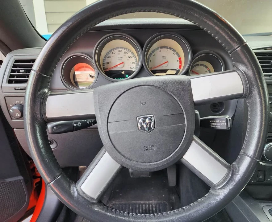 2009 Dodge Challenger 3rd Gen - Image 11 of 17