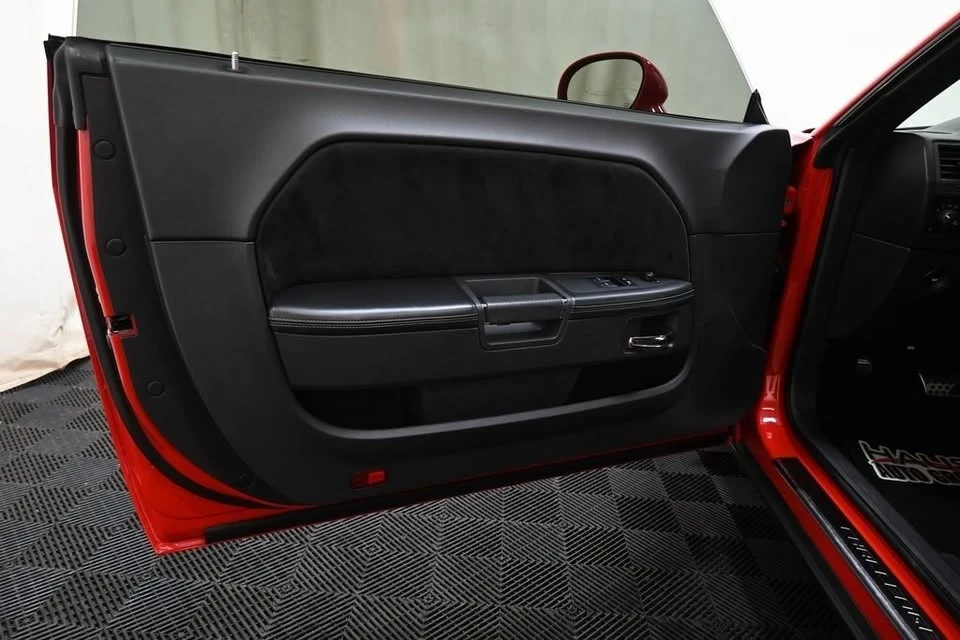 2009 Dodge Challenger 3rd Gen - Image 17 of 19