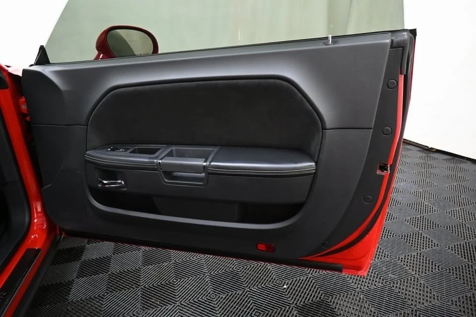 2009 Dodge Challenger 3rd Gen - Image 18 of 19