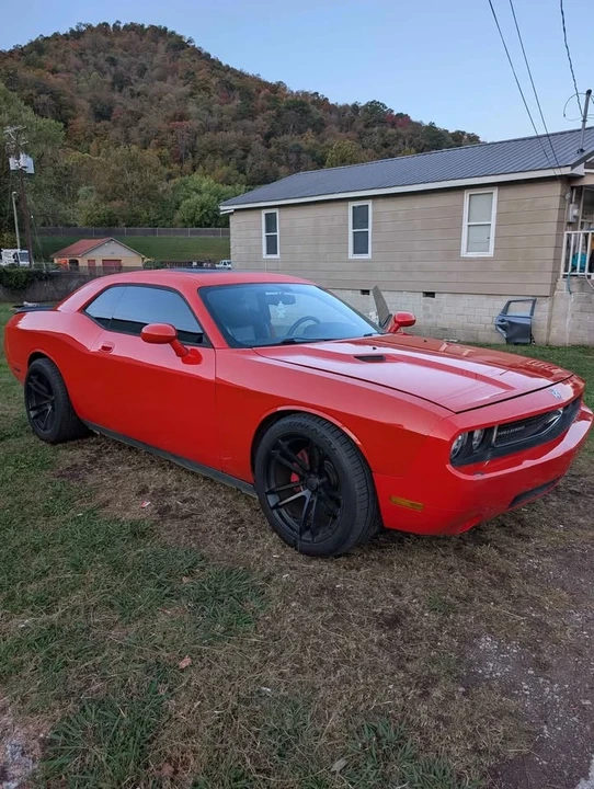 2009 Dodge Challenger 3rd Gen - Image 2 of 10
