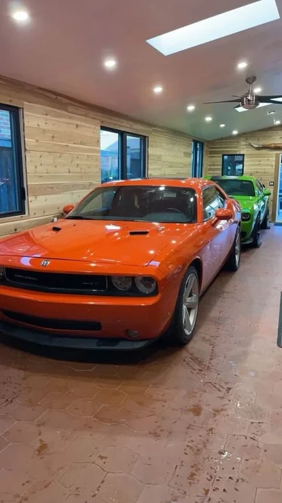 2009 Dodge Challenger 3rd Gen - Image 2 of 16