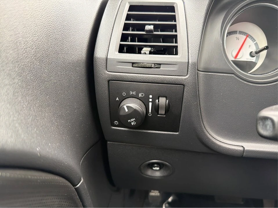 2009 Dodge Challenger 3rd Gen - Image 17 of 20