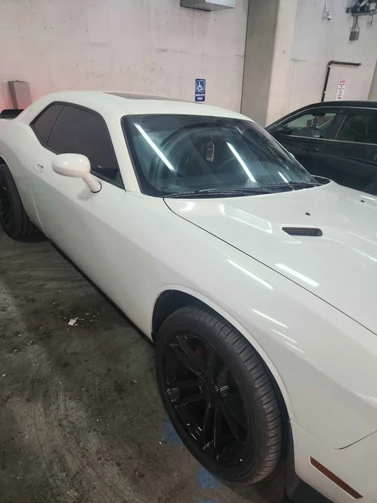 2009 Dodge Challenger 3rd Gen - Image 2 of 5
