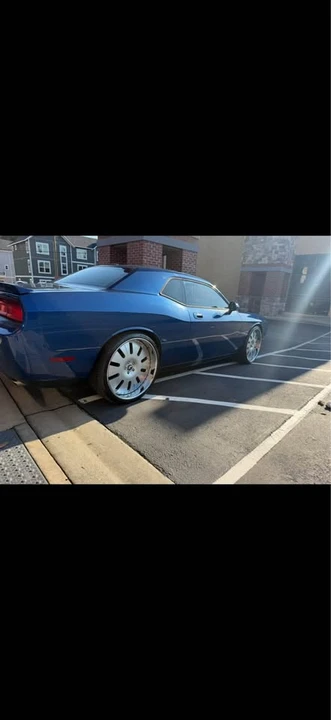 2009 Dodge Challenger 3rd Gen - Image 2 of 7