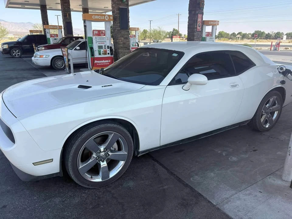 2009 Dodge Challenger 3rd Gen - Image 6 of 8