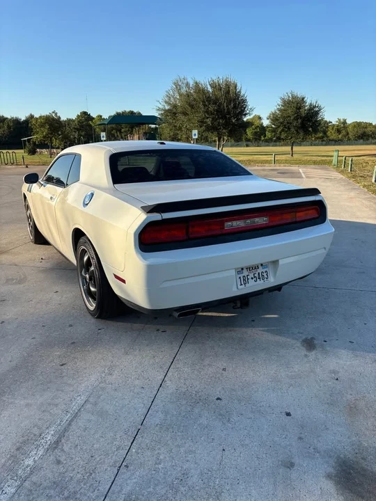 2009 Dodge Challenger 3rd Gen - Image 5 of 16