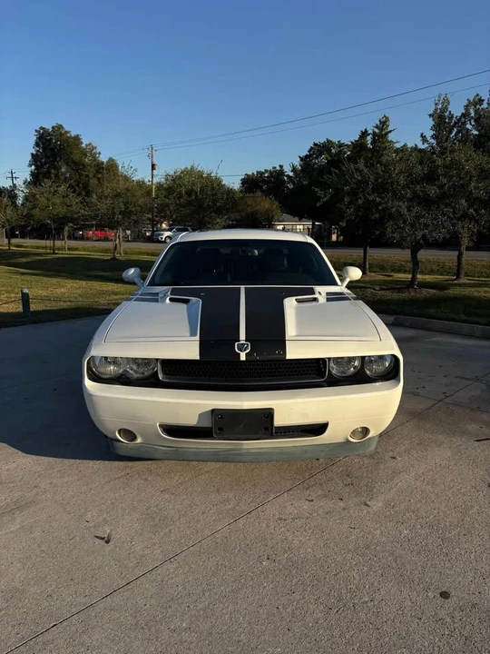 2009 Dodge Challenger 3rd Gen - Image 2 of 16