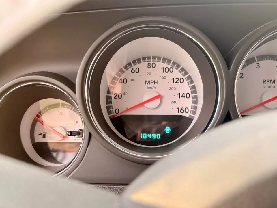 2009 Dodge Challenger 3rd Gen - Image 9 of 13