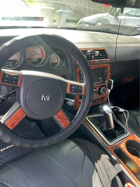 2009 Dodge Challenger 3rd Gen - Image 11 of 16