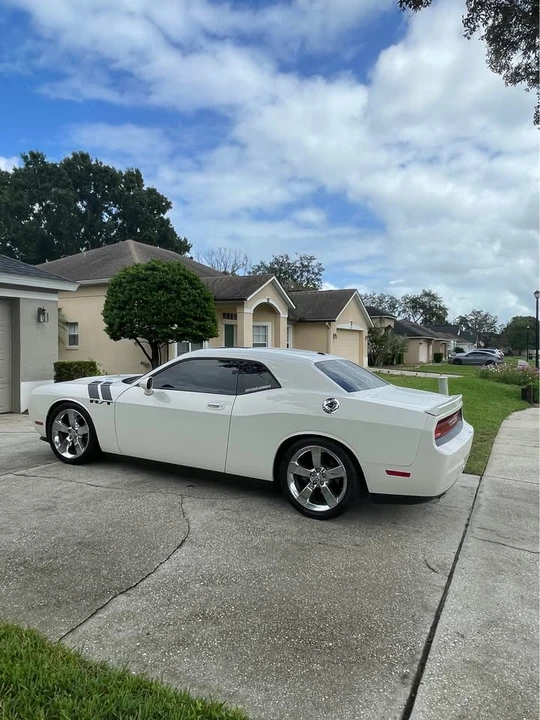 2009 Dodge Challenger 3rd Gen - Image 4 of 11