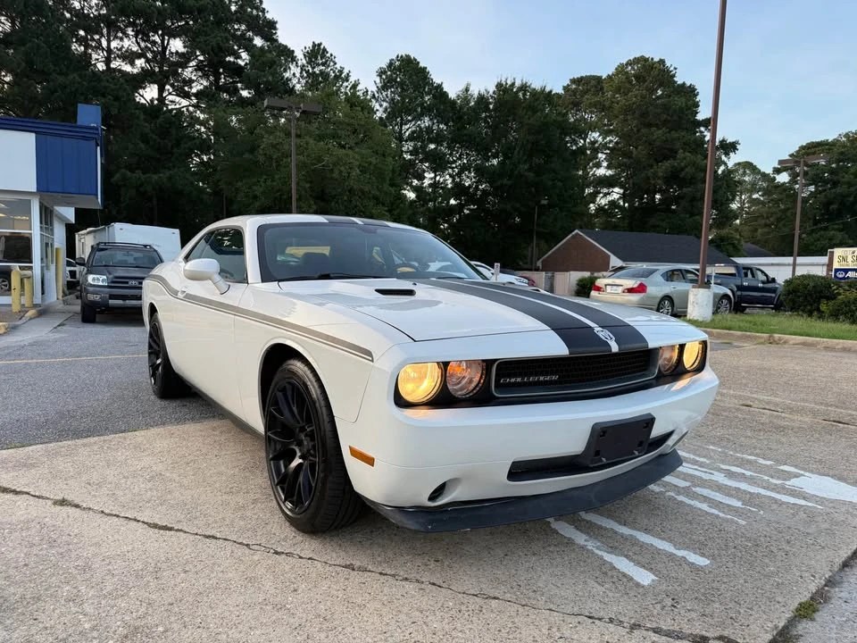2009 Dodge Challenger 3rd Gen - Image 2 of 11