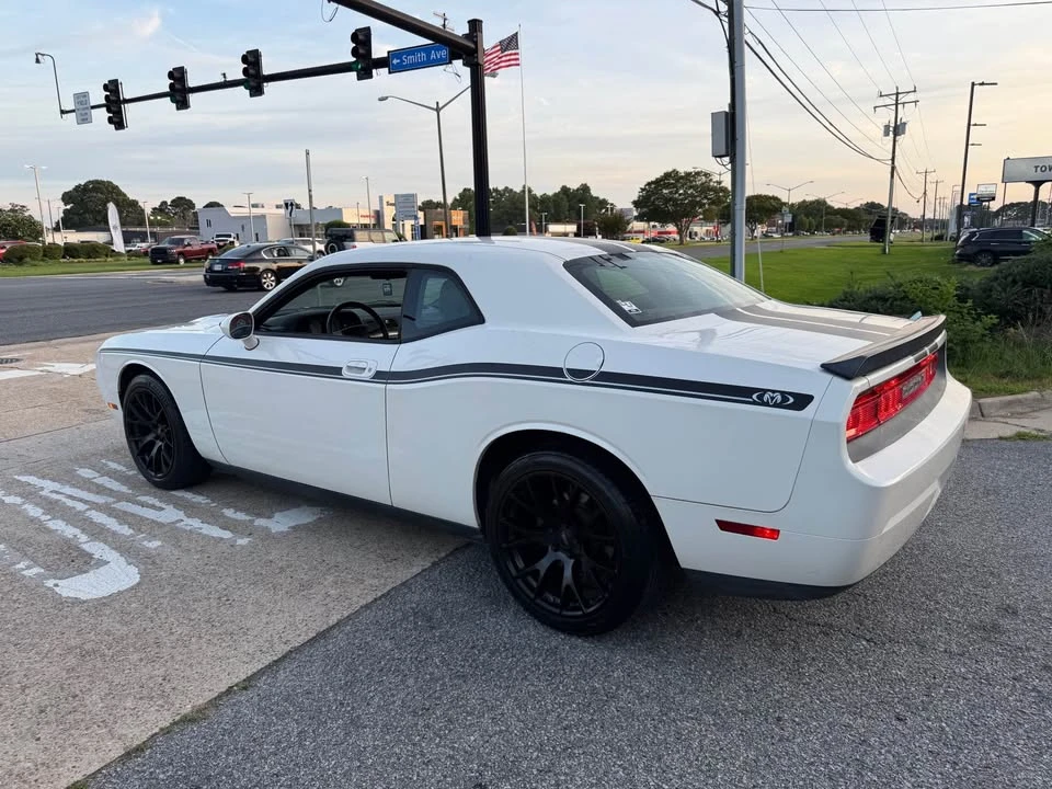 2009 Dodge Challenger 3rd Gen - Image 5 of 11