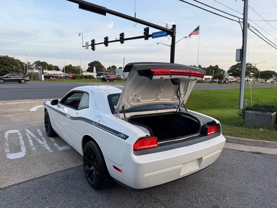 2009 Dodge Challenger 3rd Gen - Image 6 of 14