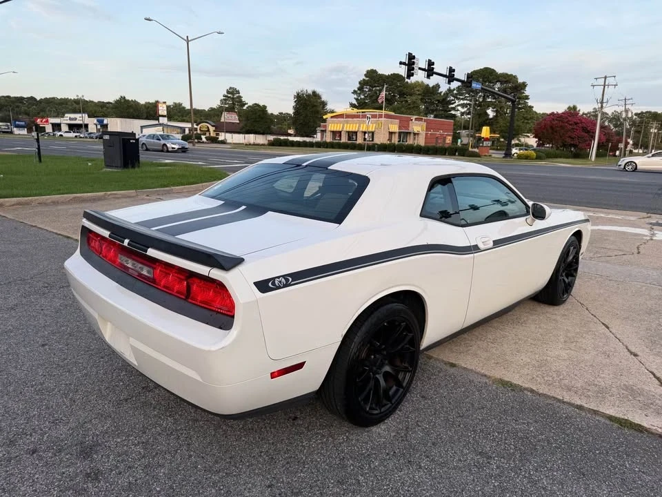 2009 Dodge Challenger 3rd Gen - Image 11 of 14