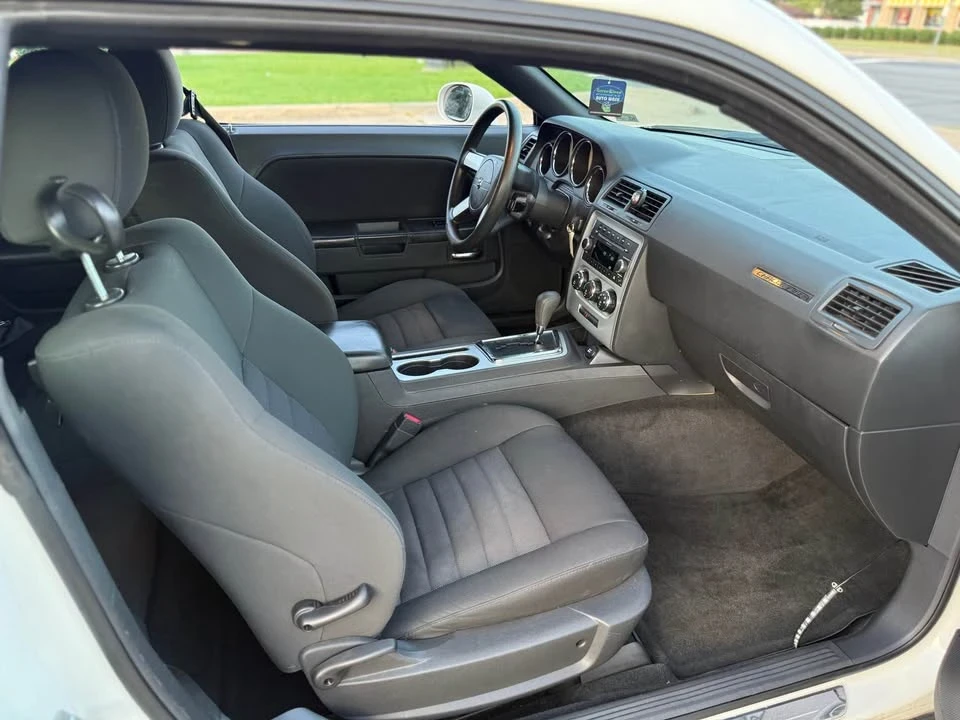 2009 Dodge Challenger 3rd Gen - Image 9 of 14