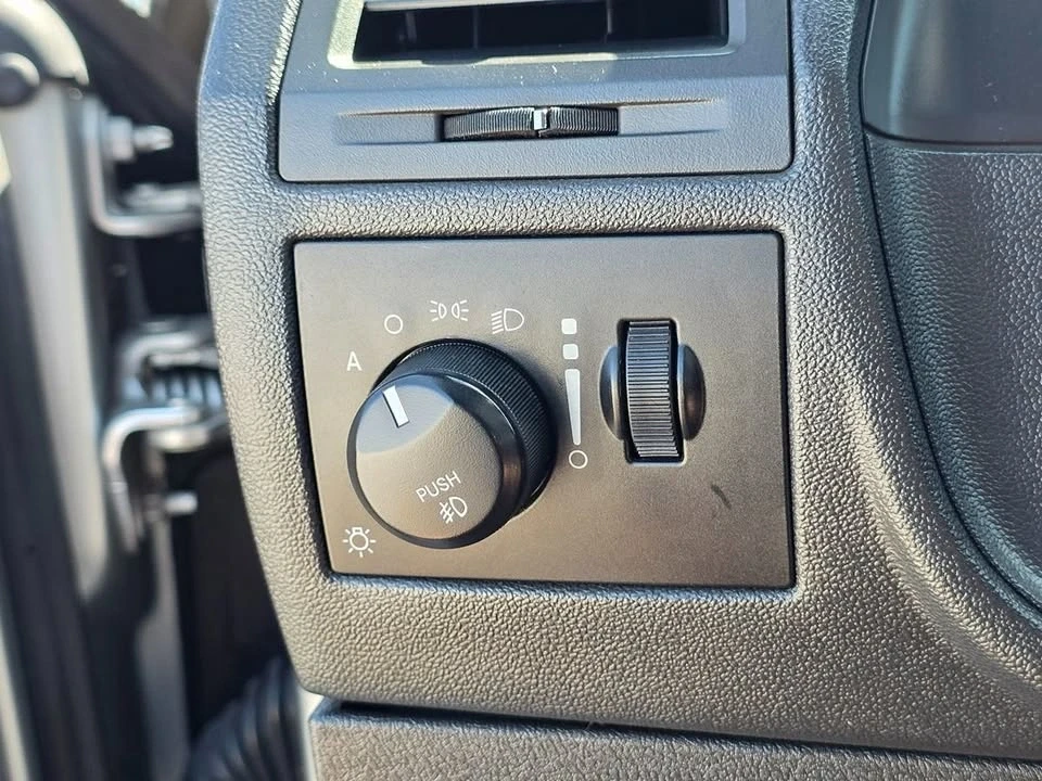 2009 Dodge Challenger 3rd Gen - Image 7 of 17