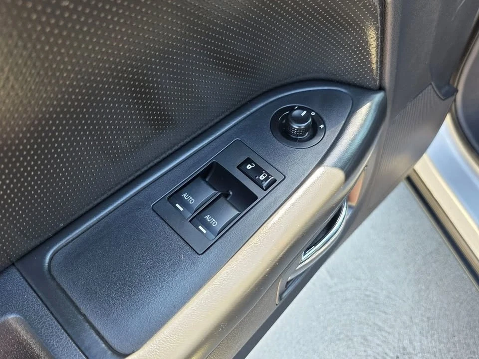 2009 Dodge Challenger 3rd Gen - Image 11 of 17