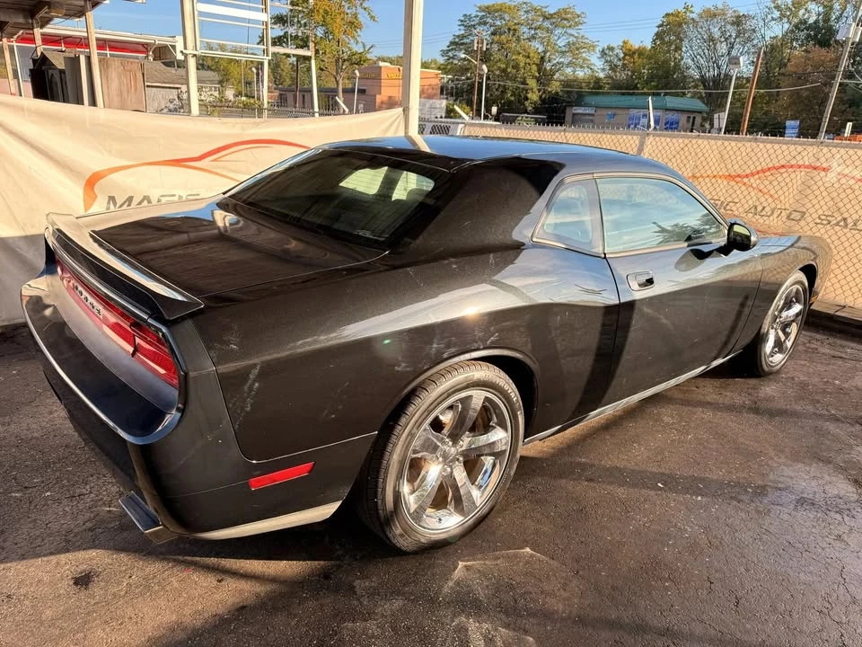 2009 Dodge Challenger 3rd Gen - Image 10 of 19
