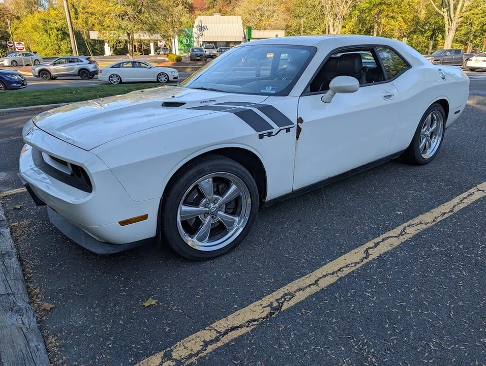 2009 Dodge Challenger 3rd Gen - Image 2 of 9