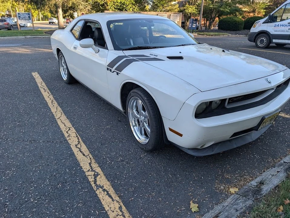 2009 Dodge Challenger 3rd Gen - Image 5 of 9