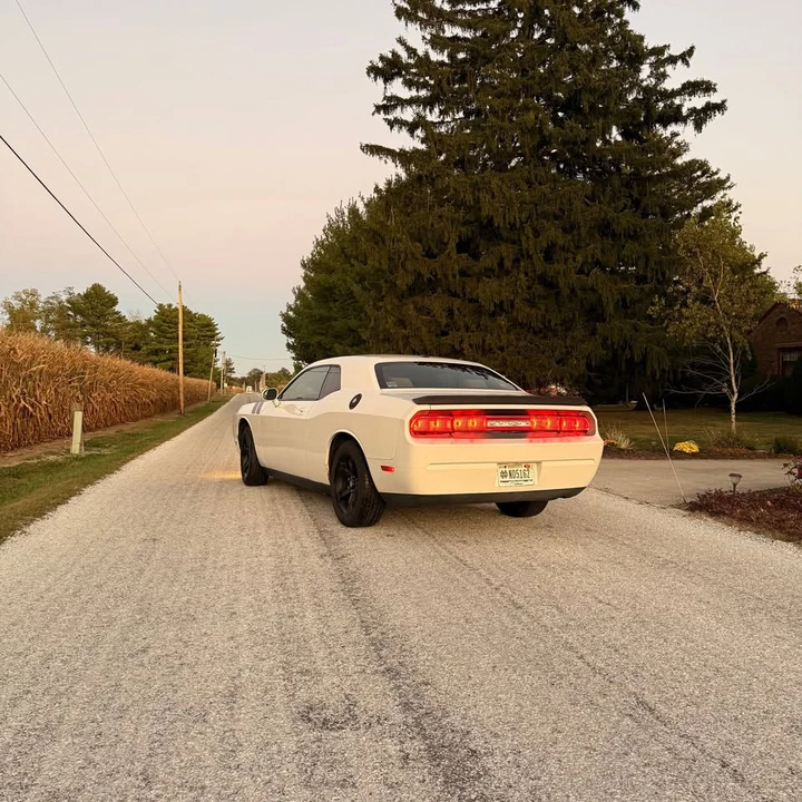 2009 Dodge Challenger 3rd Gen - Image 9 of 11