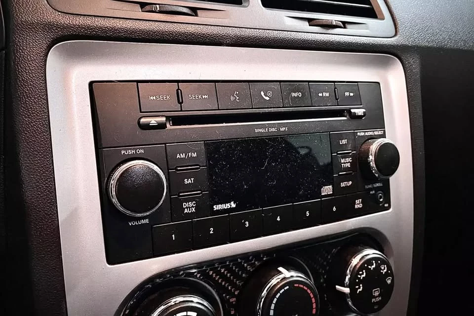 2009 Dodge Challenger 3rd Gen - Image 14 of 17