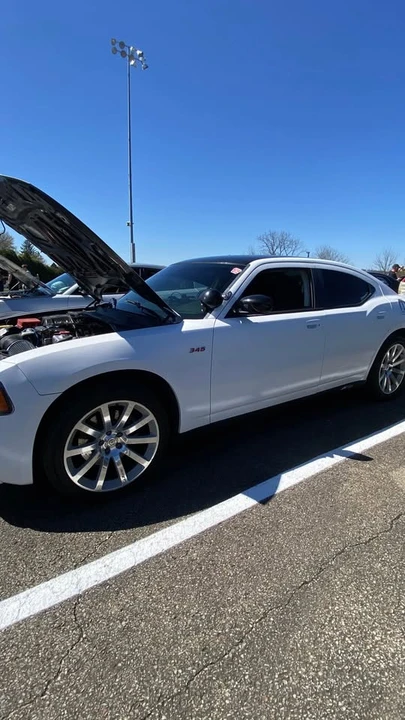 2009 Dodge Charger 6th Gen - Image 3 of 9
