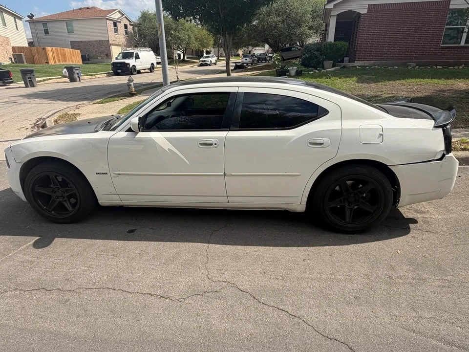 2009 Dodge Charger 6th Gen - Image 4 of 8