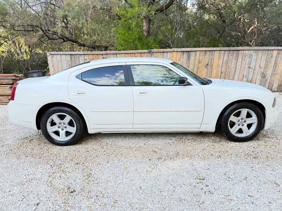 2009 Dodge Charger 6th Gen - Image 4 of 11