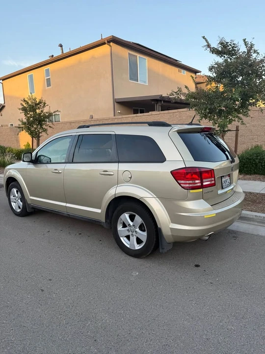 2009 Dodge Journey - Image 2 of 10
