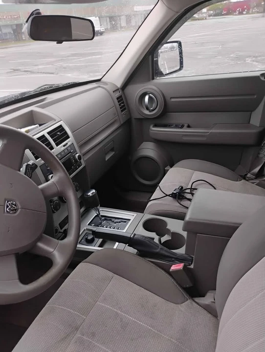 2009 Dodge Nitro - Image 5 of 8