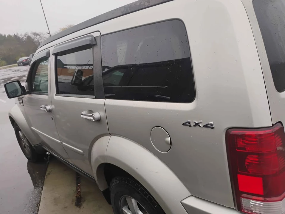 2009 Dodge Nitro - Image 3 of 8
