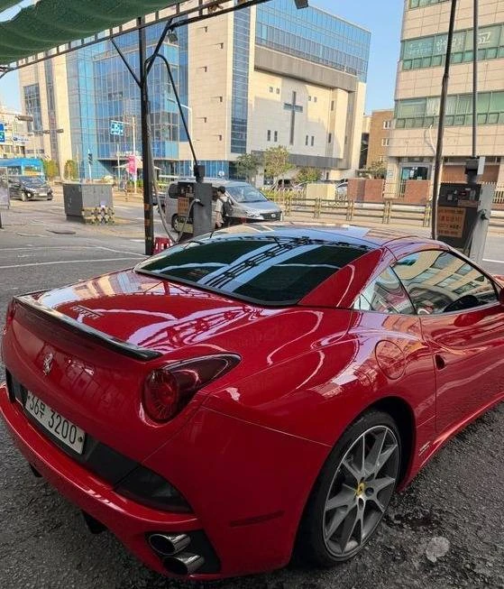2009 Ferrari California - Image 2 of 17