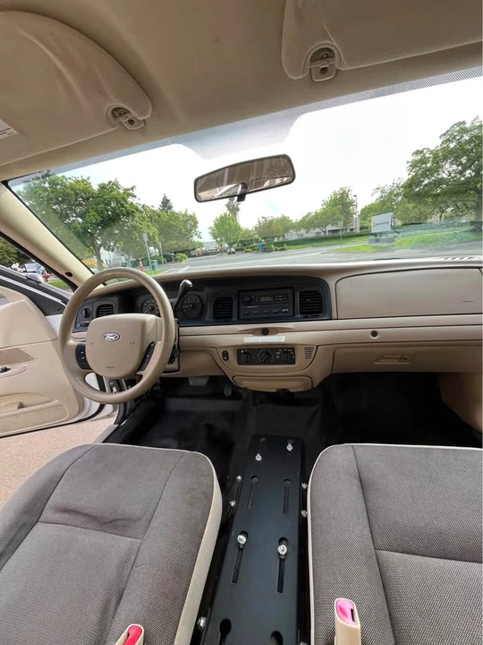 2009 Ford Crown Victoria - Image 15 of 19