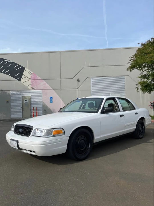2009 Ford Crown Victoria - Image 2 of 19