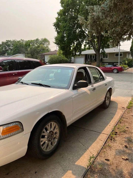 2009 Ford Crown Victoria - Image 2 of 9