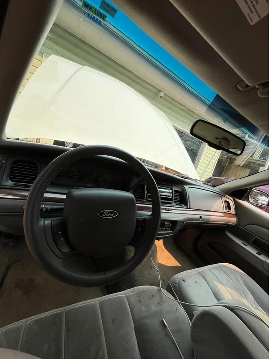2009 Ford Crown Victoria - Image 8 of 9