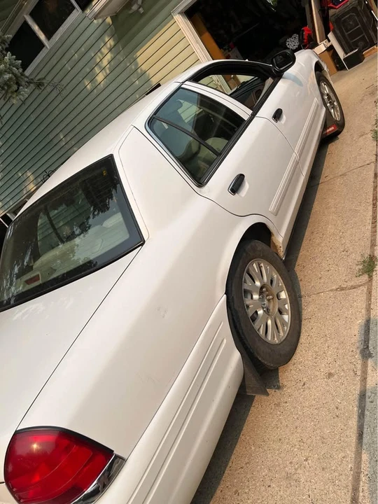 2009 Ford Crown Victoria - Image 6 of 9