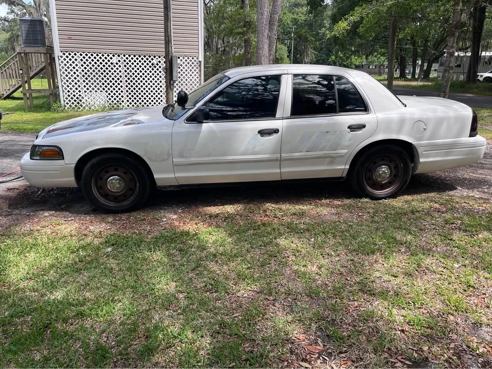 2009 Ford Crown Victoria - Image 2 of 12
