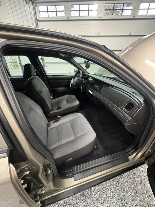 2009 Ford Crown Victoria - Image 20 of 21