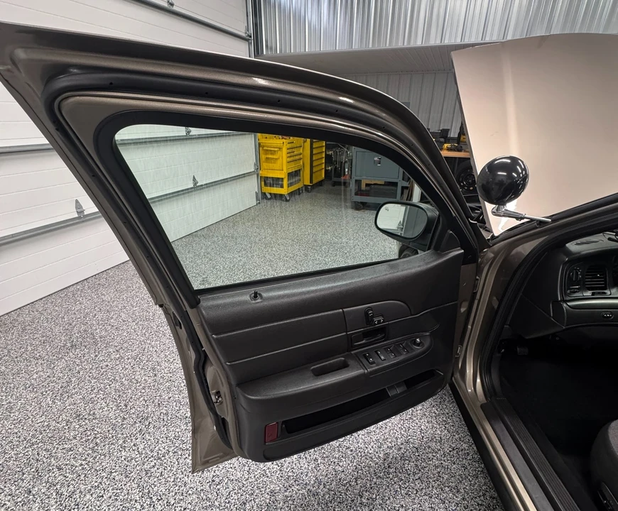 2009 Ford Crown Victoria - Image 9 of 21