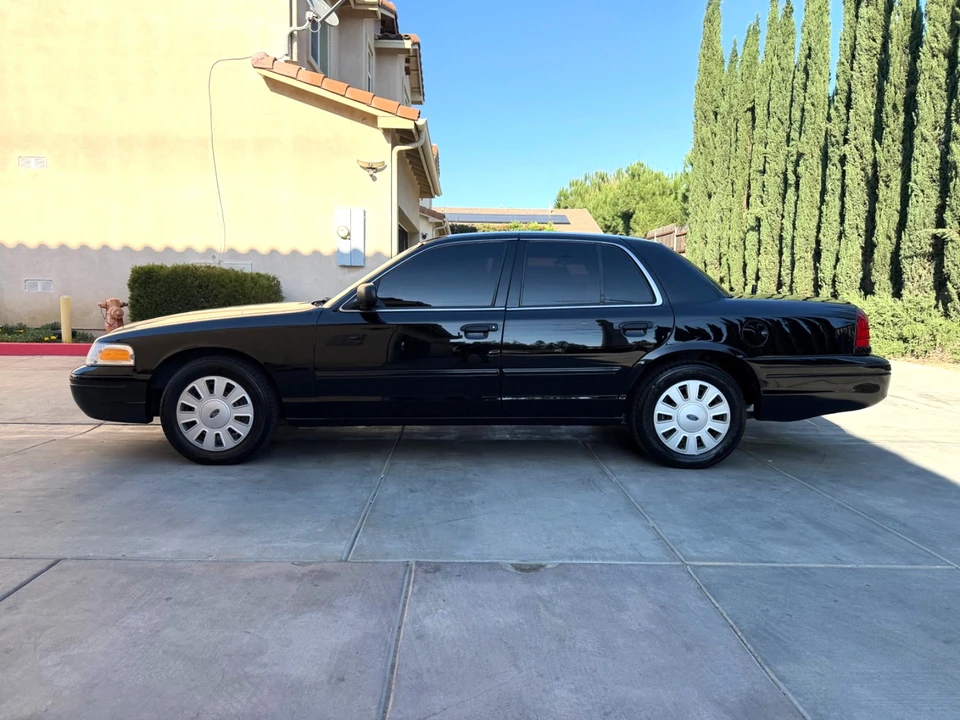 2009 Ford Crown Victoria - Image 2 of 21