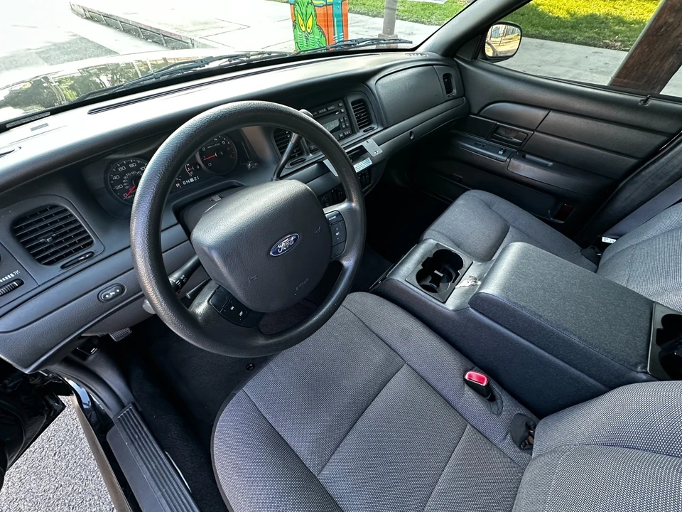 2009 Ford Crown Victoria - Image 16 of 18