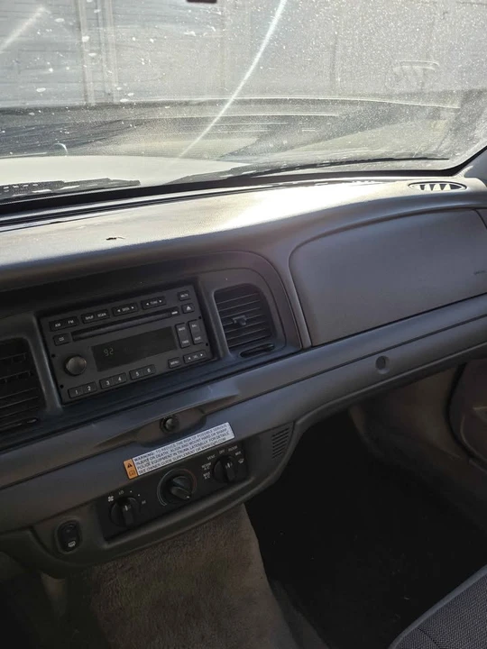 2009 Ford Crown Victoria - Image 10 of 17