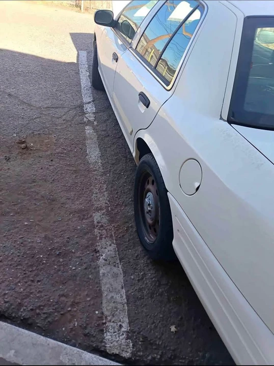 2009 Ford Crown Victoria - Image 2 of 3