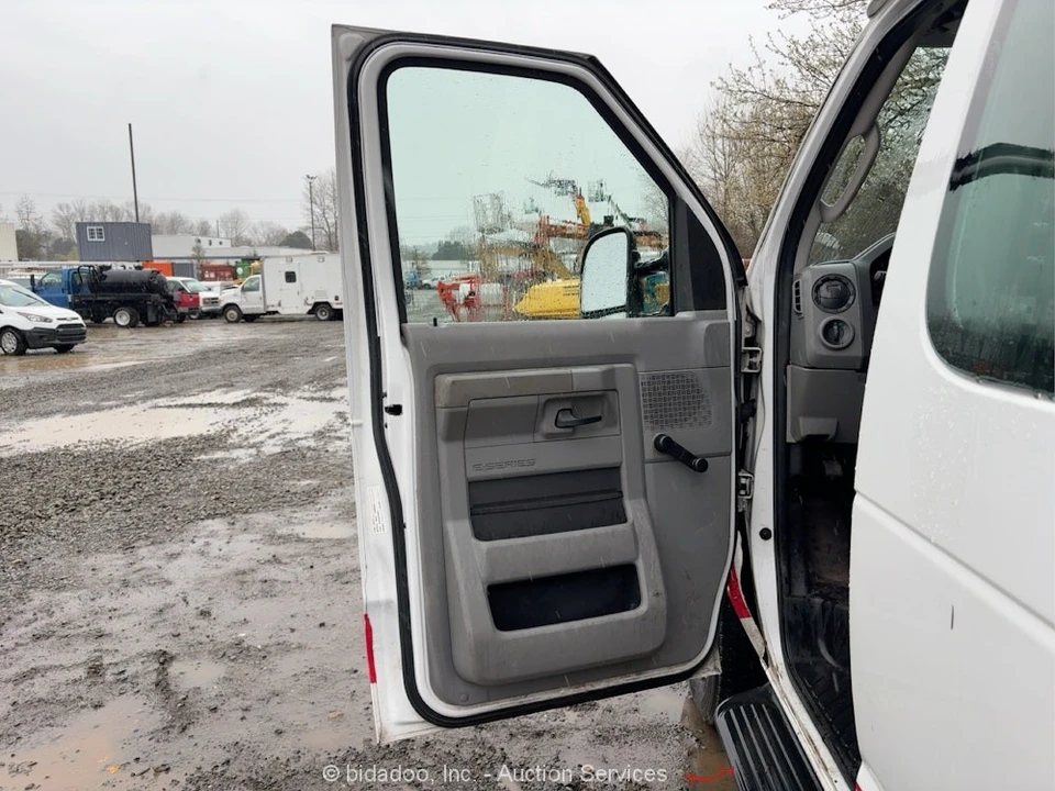 2009 Ford Econoline Van - Image 11 of 12