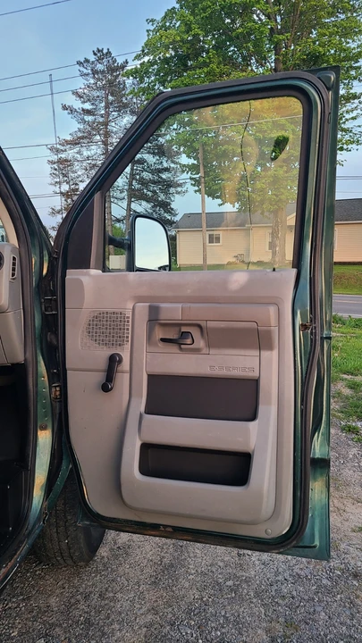 2009 Ford Econoline Van - Image 15 of 20